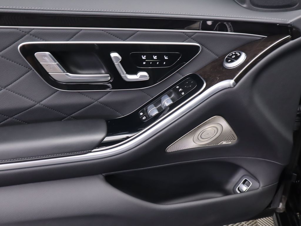 Thumbnail: 2024 Mercedes-Benz S-Class - 24