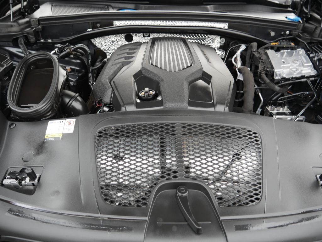 Thumbnail: 2023 Porsche Macan - 12