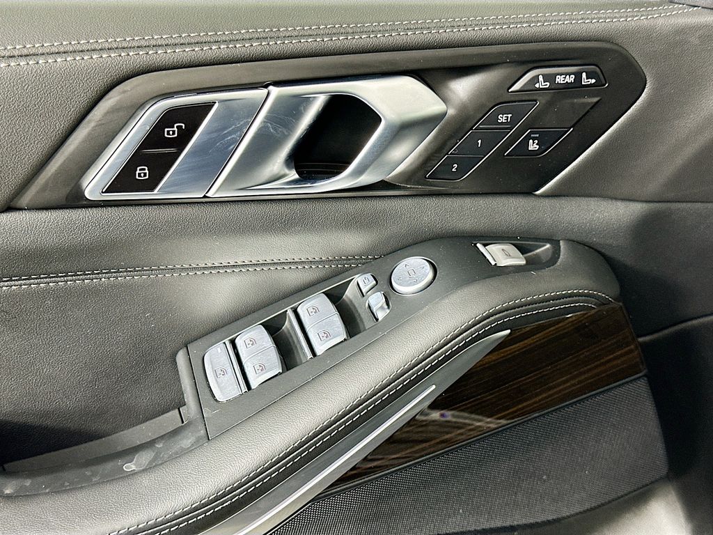 Thumbnail: 2025 BMW X7 - 32