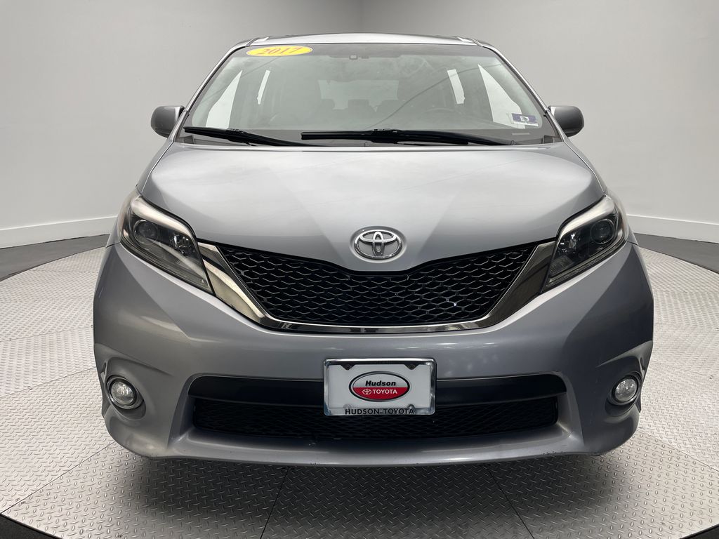 Thumbnail: 2017 Toyota Sienna - 2