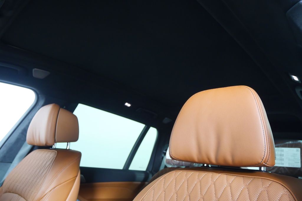 Thumbnail: 2026 BMW X7 - 13