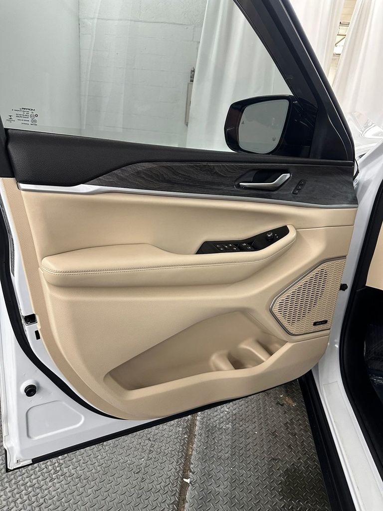 used 2022 Jeep Grand Cherokee car, priced at $25,985