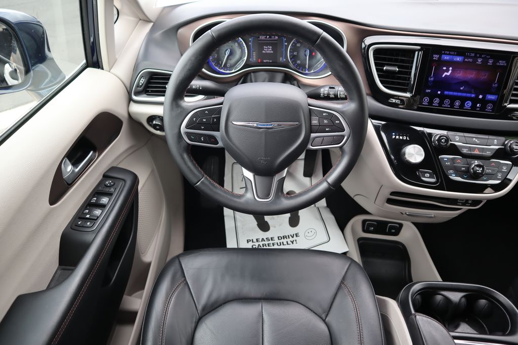 Thumbnail: 2017 Chrysler Pacifica - 10