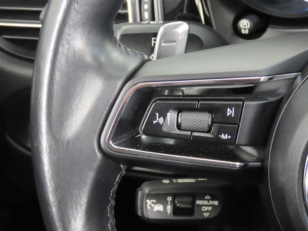 Thumbnail: 2023 Porsche Macan - 19