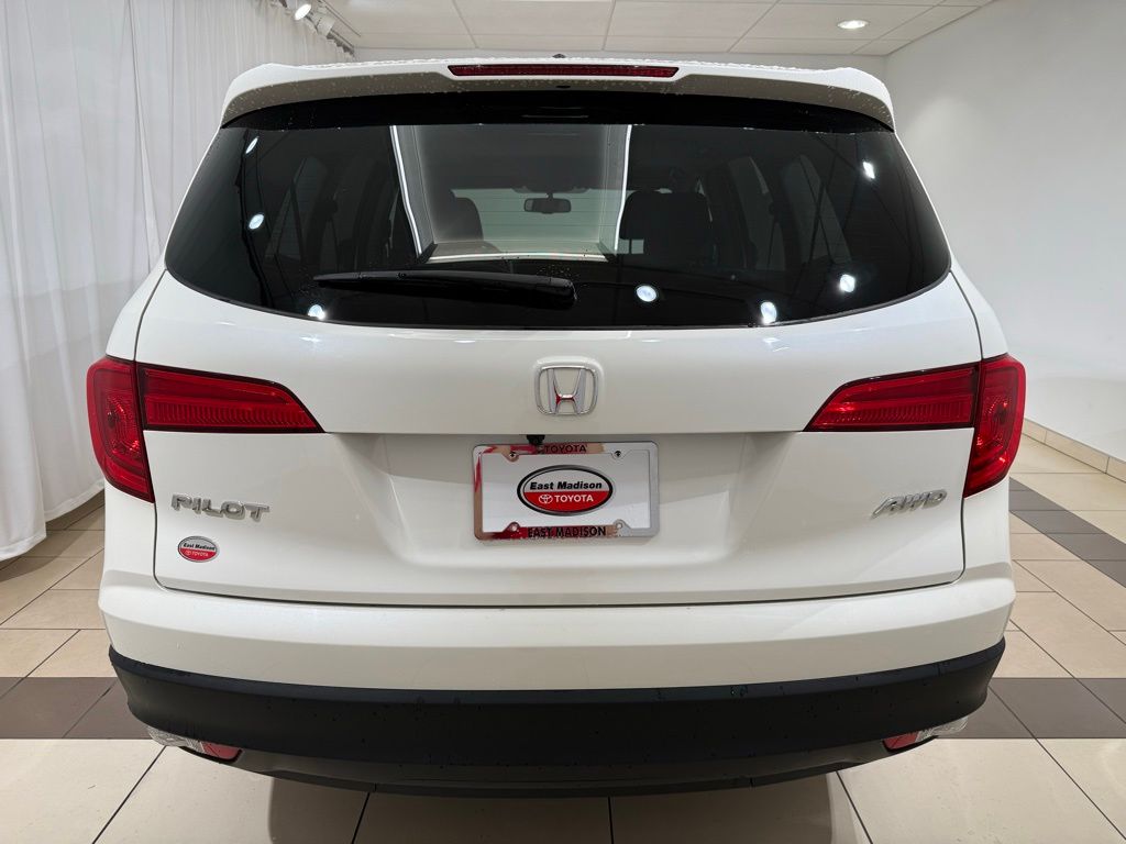 Thumbnail: 2017 Honda Pilot - 4