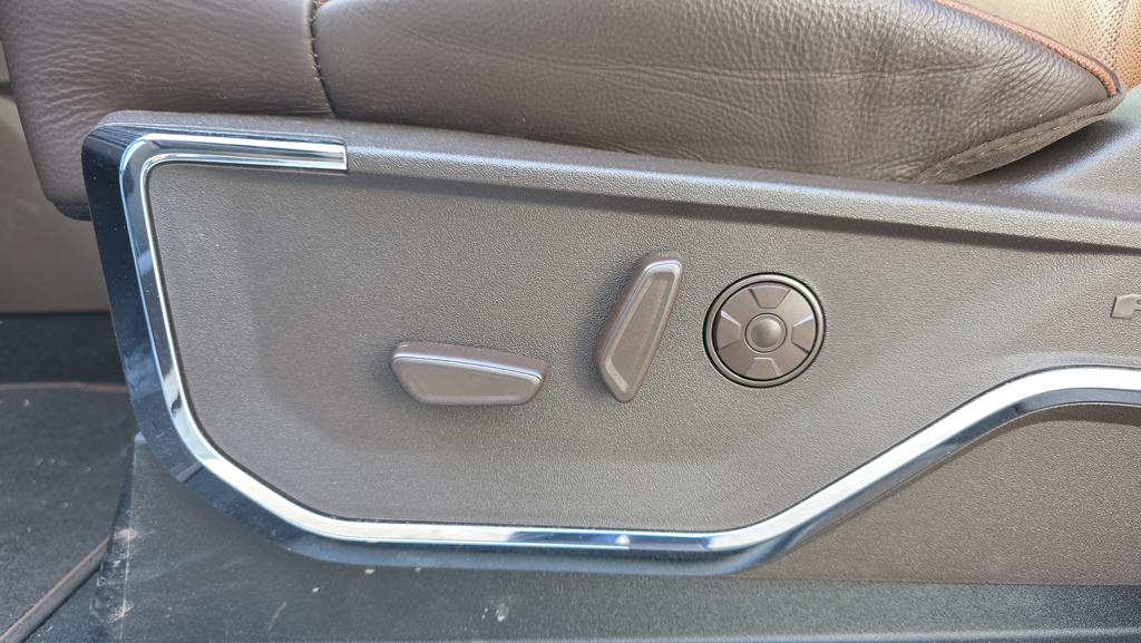 Used 2025 White Ford King Ranch image 19