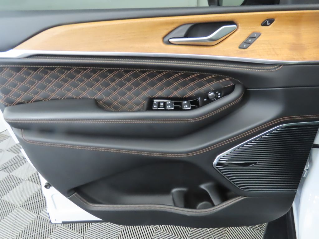 Thumbnail: 2023 Jeep Grand Cherokee L - 25