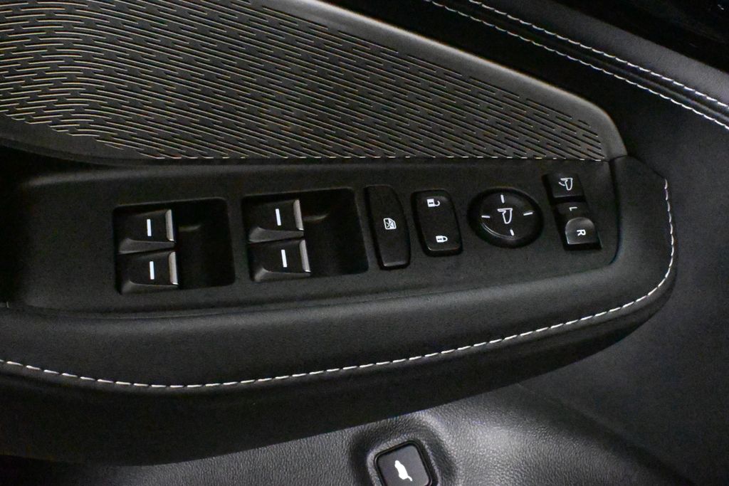 Thumbnail: 2023 Acura MDX - 31