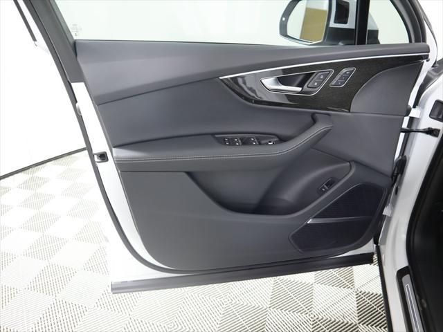 Thumbnail: 2025 Audi Q7 - 24