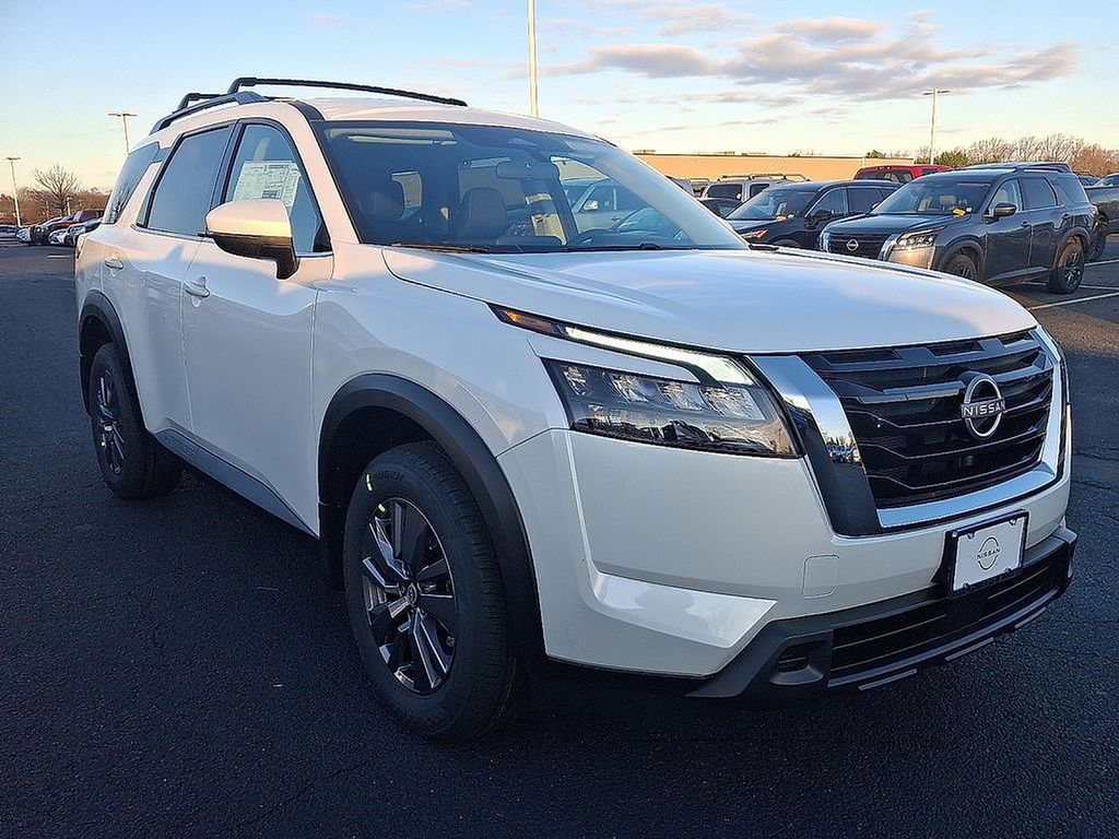2025 Nissan Pathfinder SV 2