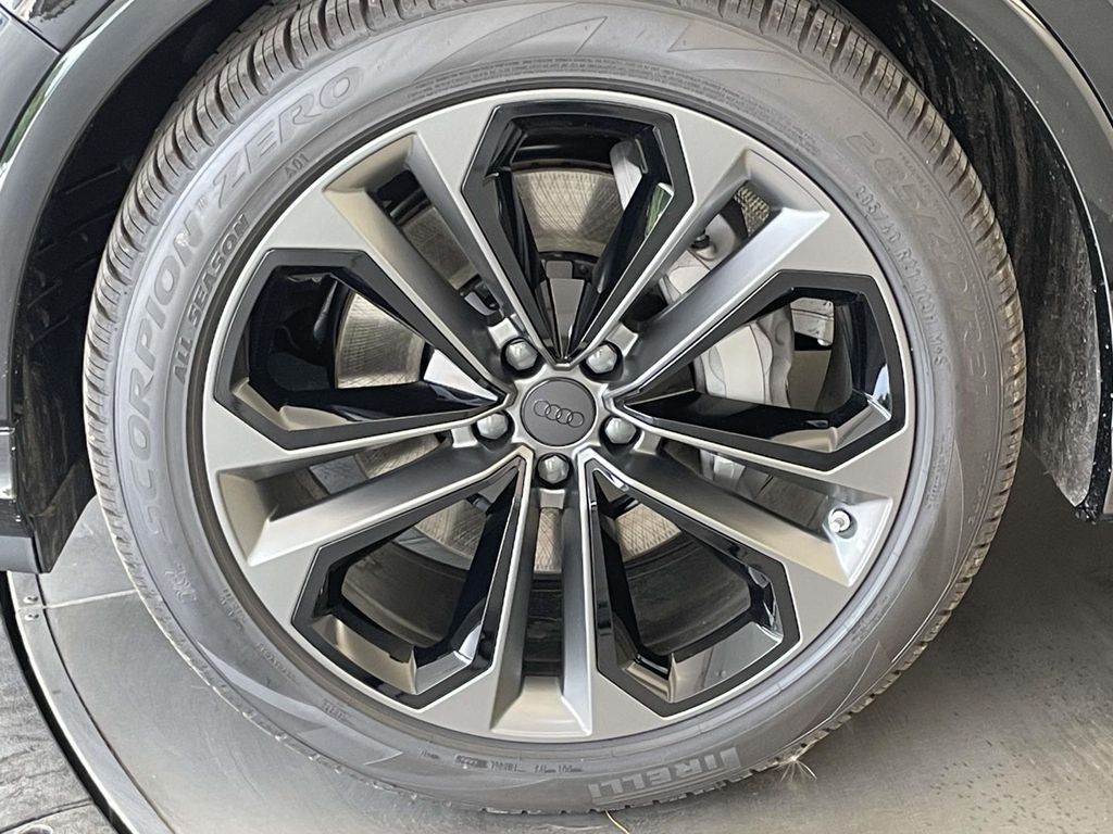 2026 Audi Q7  Black at Audi Porsche Sewickley