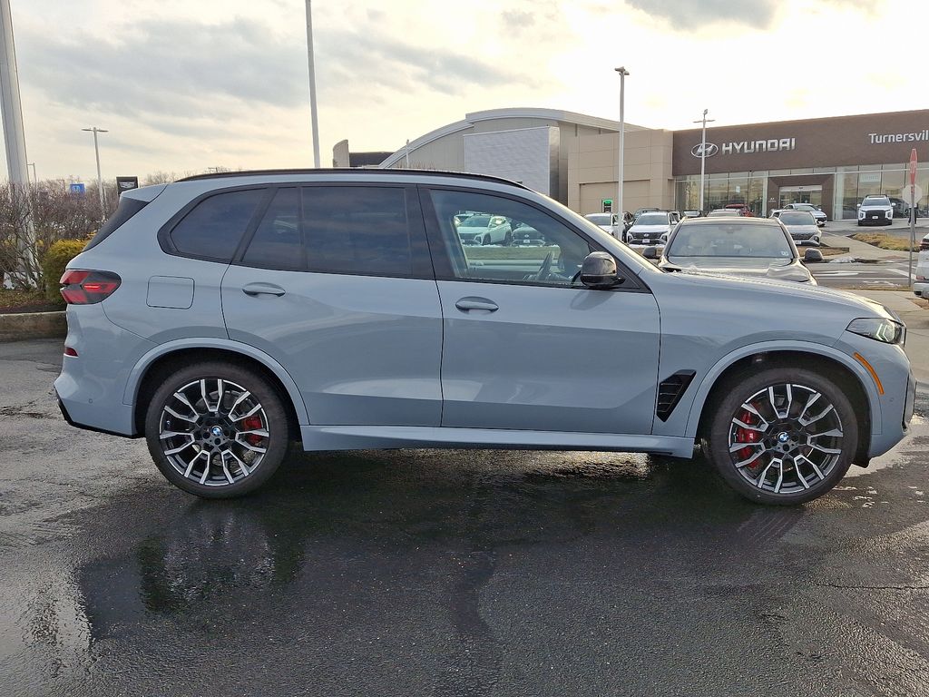 2025 BMW X5 M60i 7