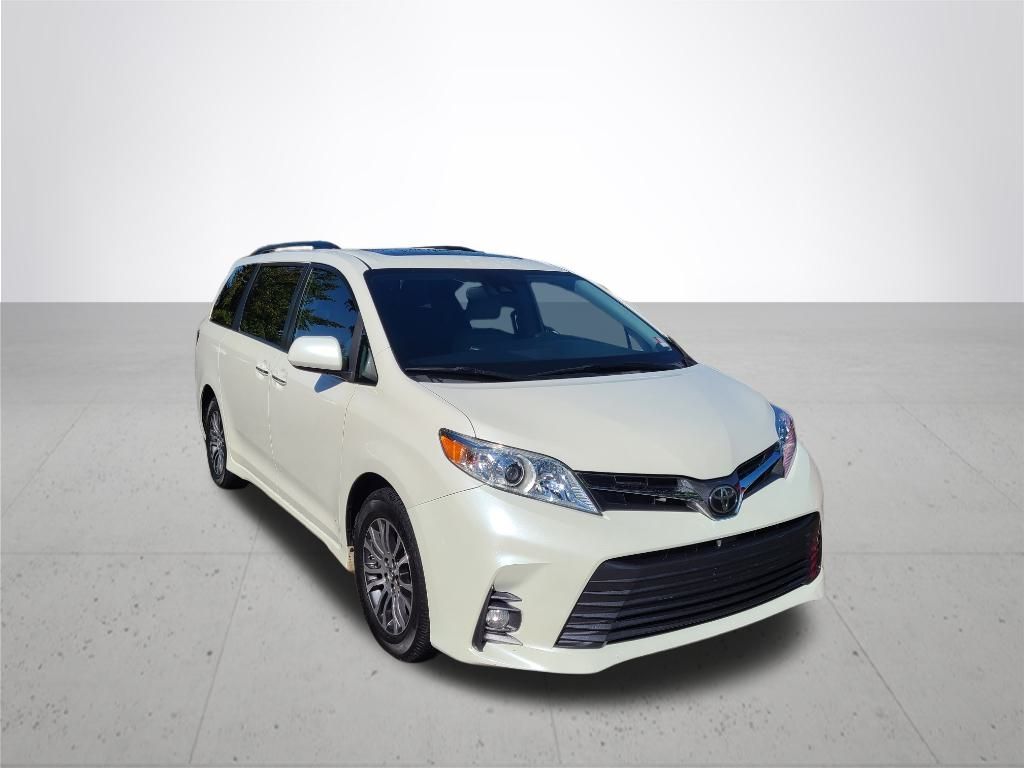 Used 2020 Toyota Sienna XLE Premium with VIN 5TDYZ3DC7LS025137 for sale in Gladstone, OR