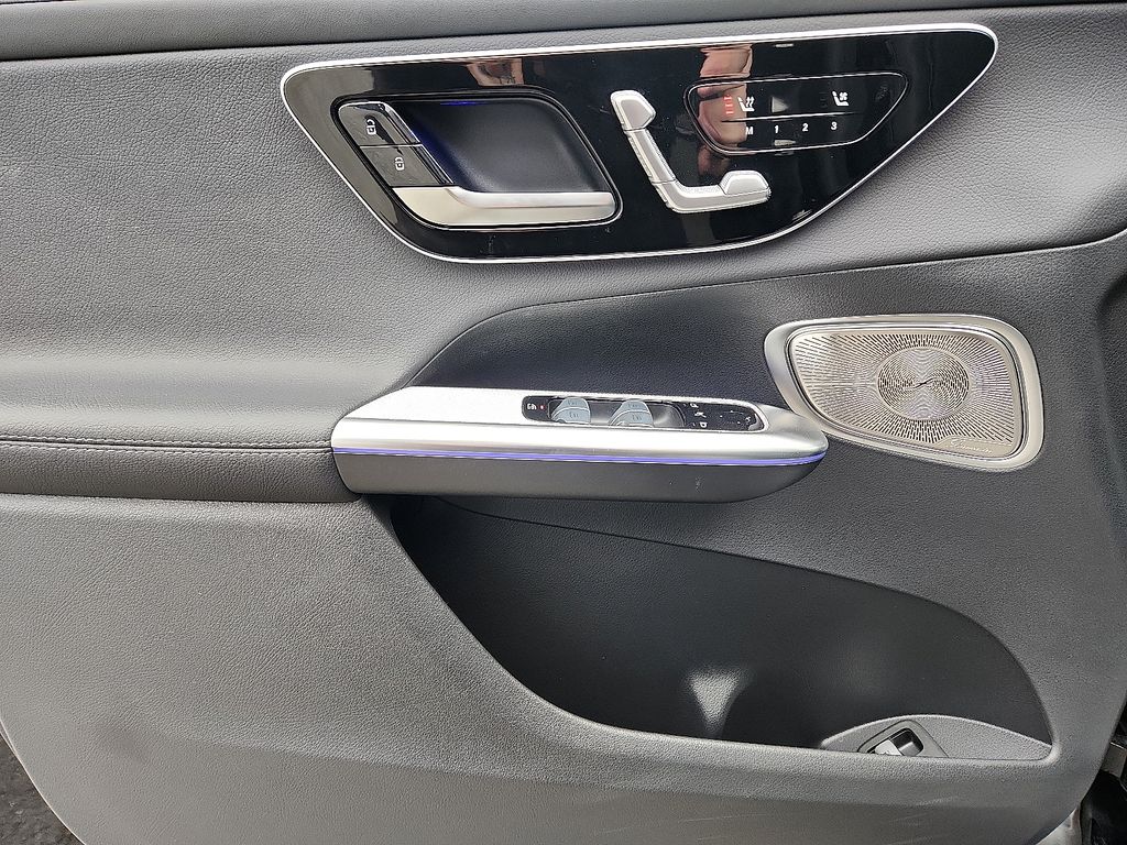 Thumbnail: 2025 Mercedes-Benz GLC - 12