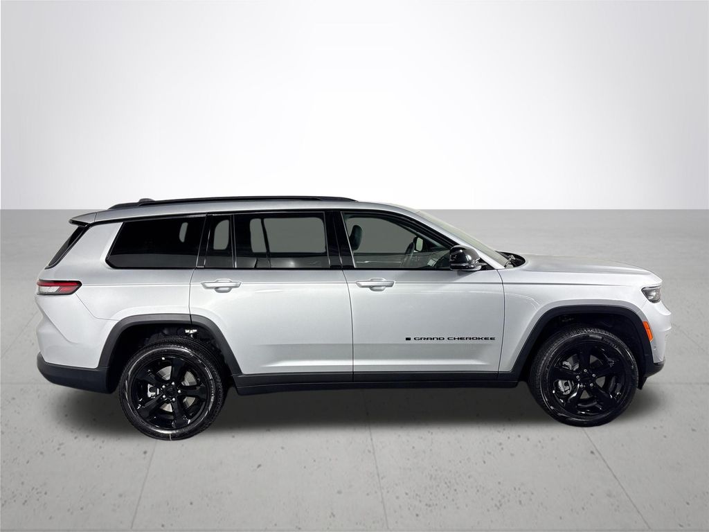 2025 Jeep Grand Cherokee Limited photo 4