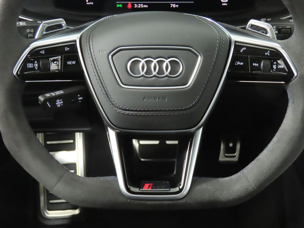Thumbnail: 2025 Audi RS 6 - 13