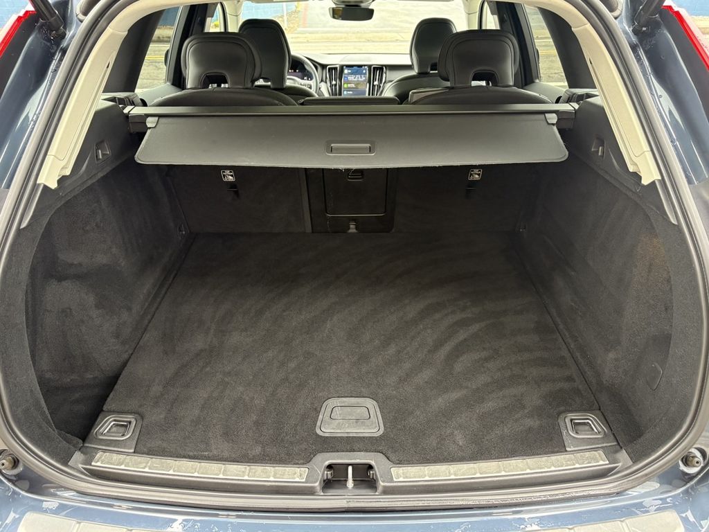 2022 Volvo XC60 B5 Momentum