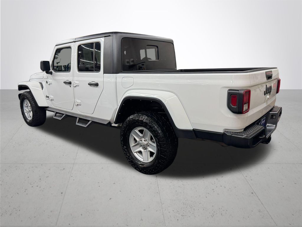 2022 Jeep Gladiator Sport