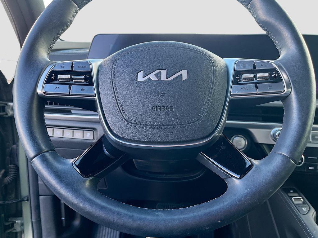 Used 2024 Green Kia EX X-Line image 11