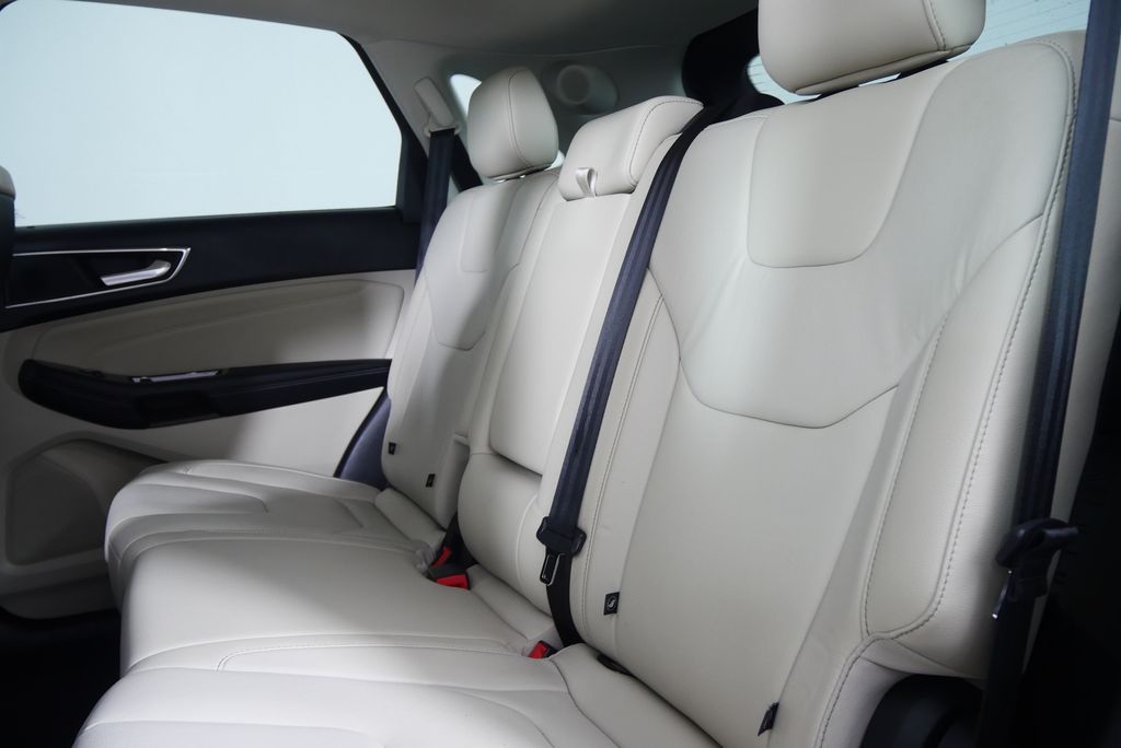 Thumbnail: 2015 Ford Edge - 15