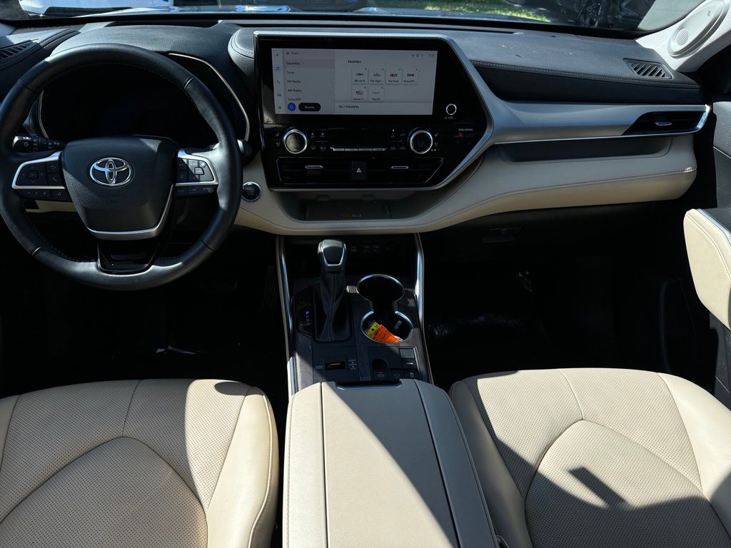 2023 Toyota Highlander Platinum 24