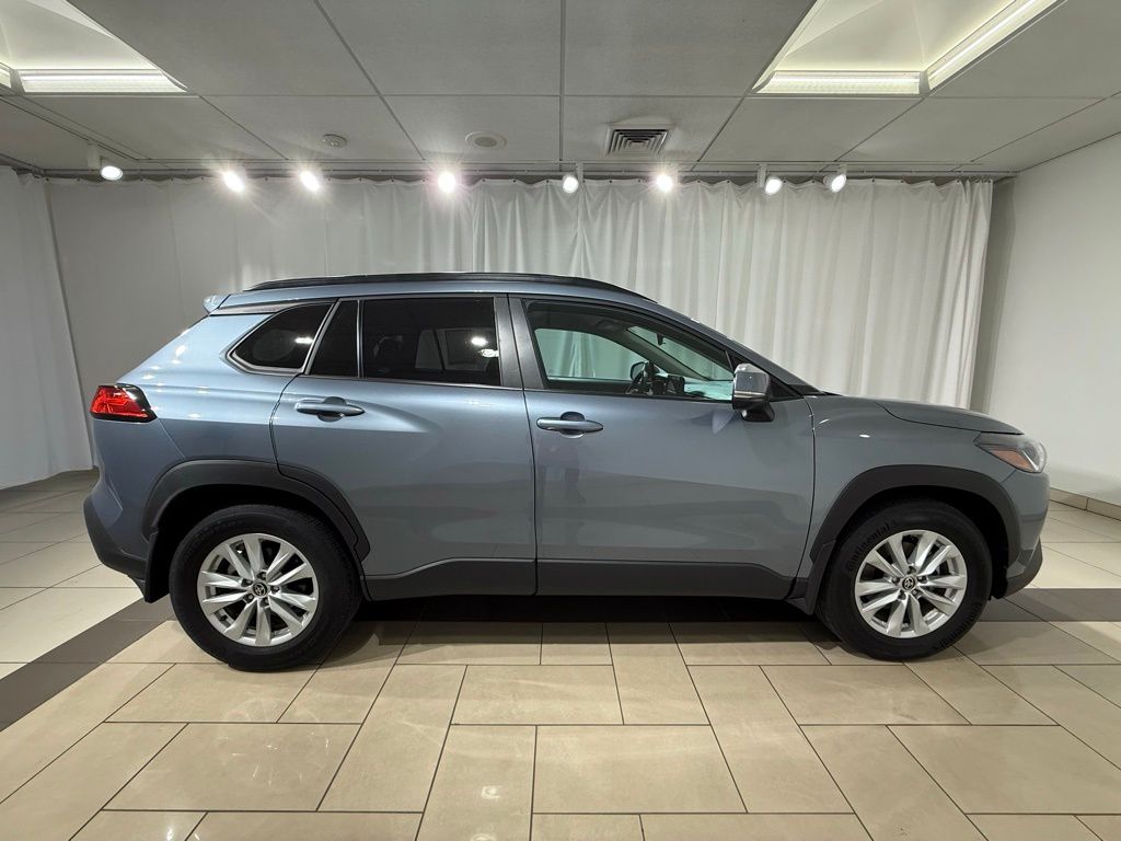 2023 Toyota Corolla Cross LE 6