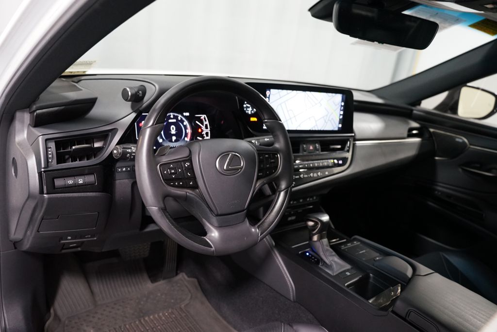 Thumbnail: 2022 Lexus ES - 7