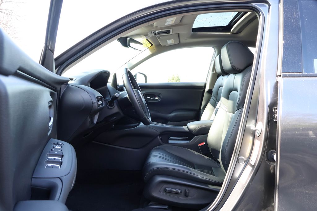 2023 Honda HR-V EX-L 32