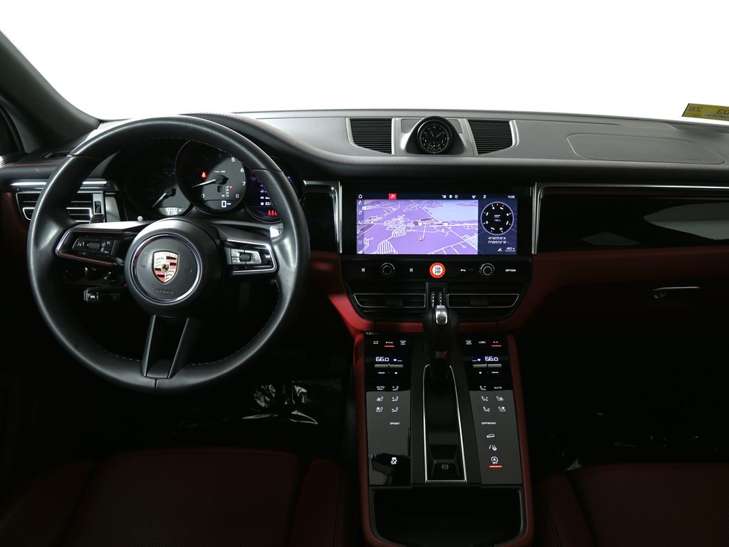 Thumbnail: 2025 Porsche Macan - 16