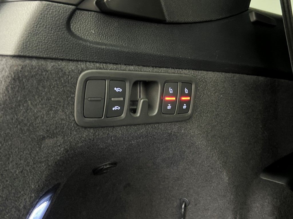 Thumbnail: 2021 Audi SQ7 - 11