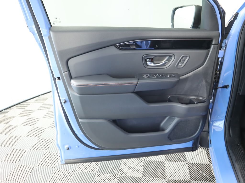 Thumbnail: 2025 Honda Pilot - 25