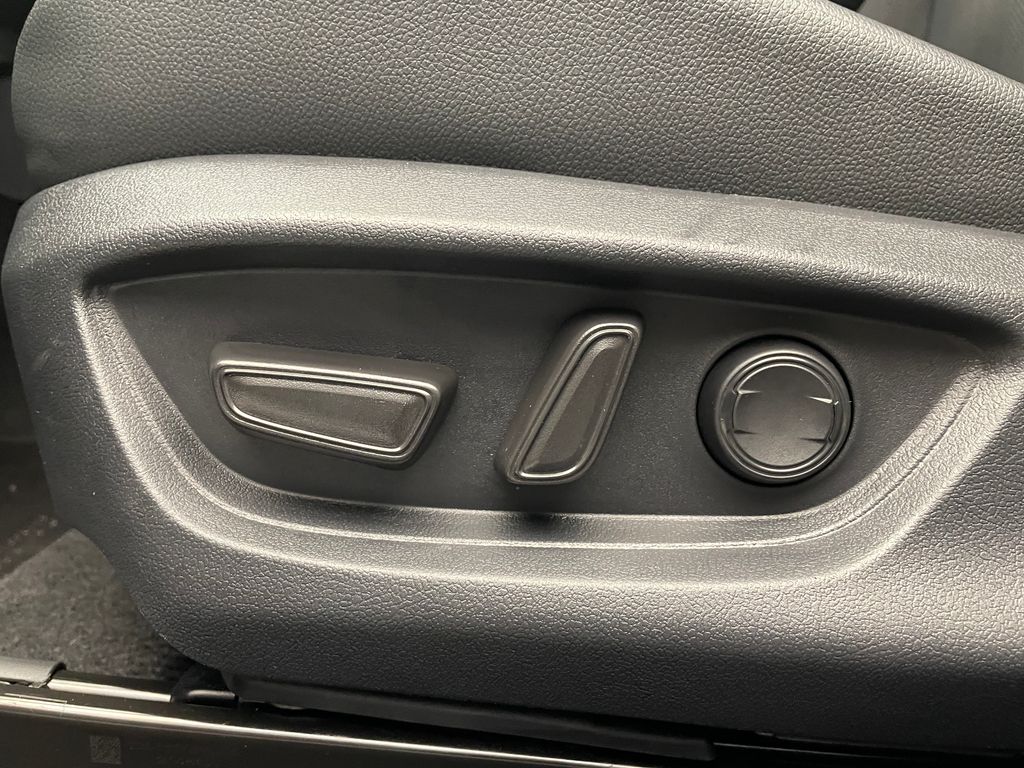 Thumbnail: 2025 Toyota Camry - 14