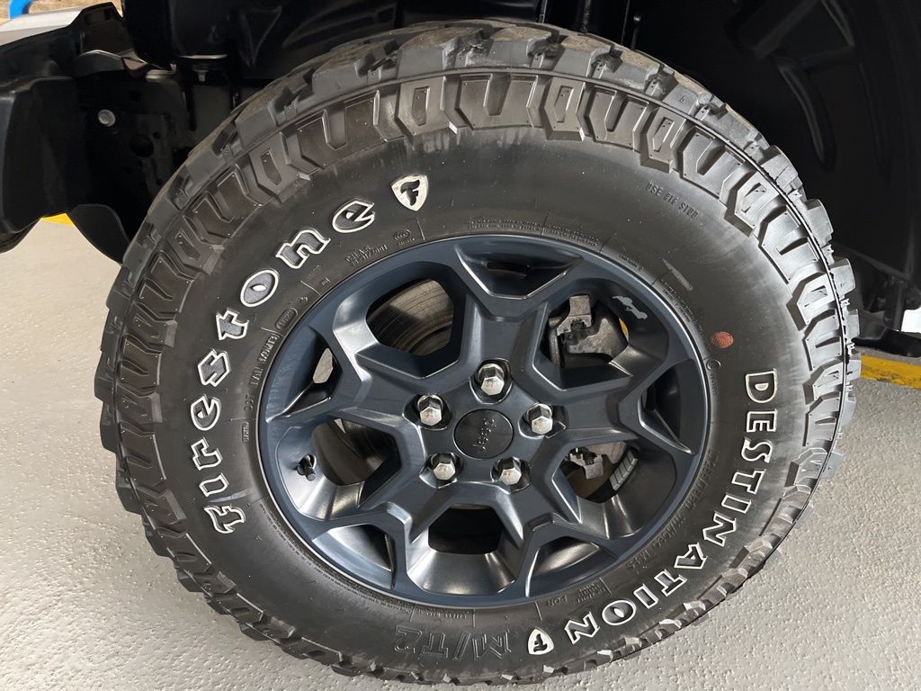 View vehicle photo 7