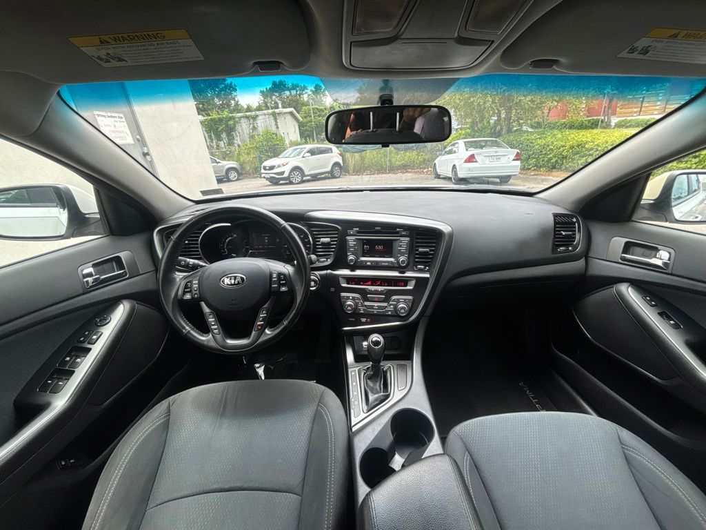 Used 2013 White Kia LX image 19