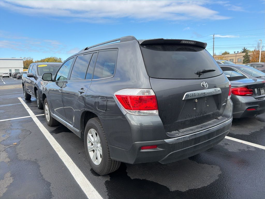 Thumbnail: 2013 Toyota Highlander - 2