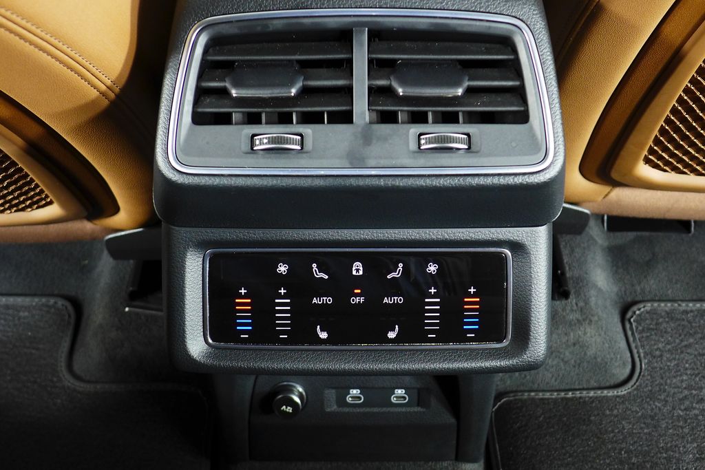 Thumbnail: 2022 Audi e-tron - 24