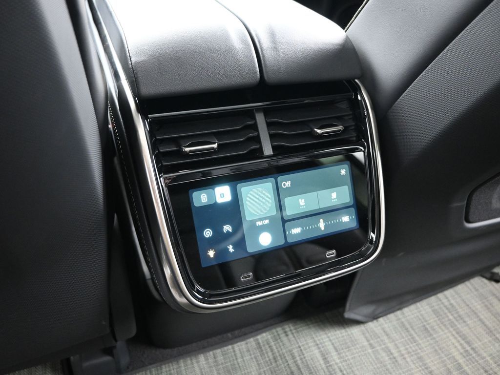 2023 Rivian R1S Adventure