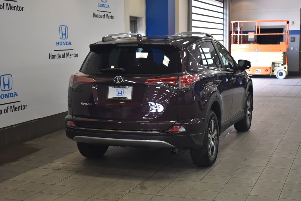 2018 Toyota RAV4 XLE 8