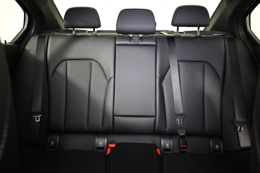 Thumbnail: 2025 BMW 3 Series - 25