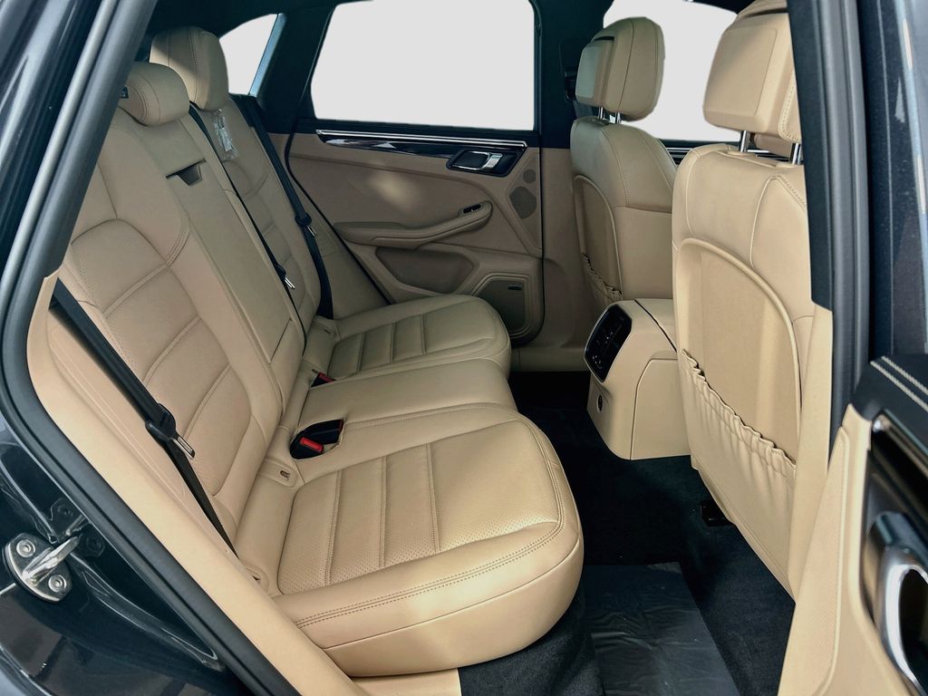 Thumbnail: 2026 Porsche Macan - 22