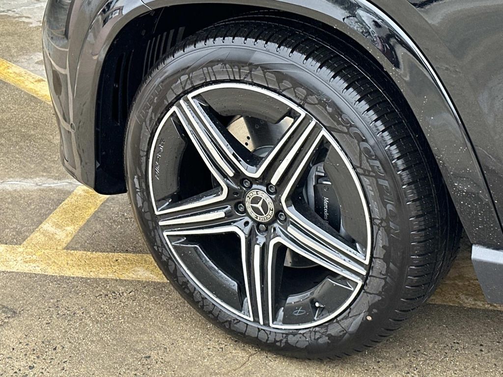 Thumbnail: 2026 Mercedes-Benz GLE - 9