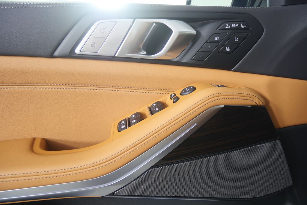 Thumbnail: 2026 BMW X7 - 8