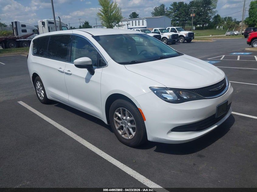 2020 Chrysler Voyager LX's photo