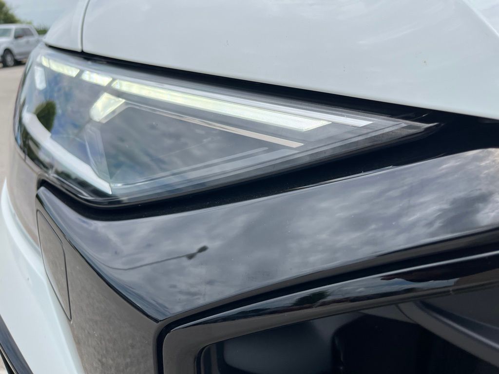 Thumbnail: 2026 Audi Q8 - 15