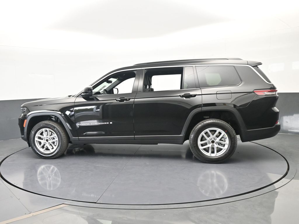 New 2026 Diamond Black Crystal Pearlcoat Jeep Laredo image 3