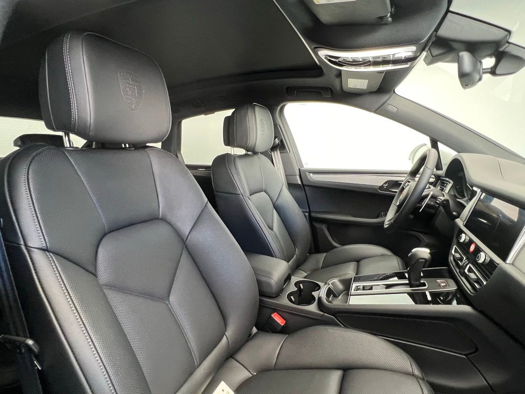 Thumbnail: 2026 Porsche Macan - 18