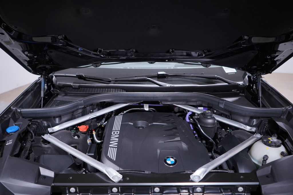 Thumbnail: 2025 BMW X7 - 25