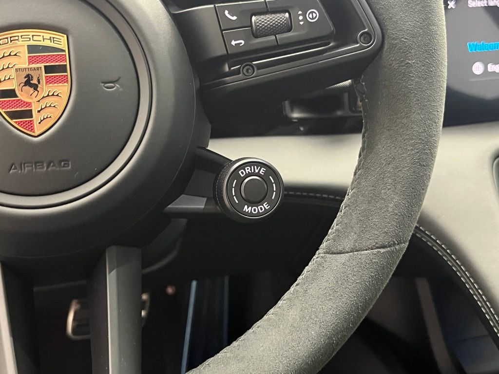 Thumbnail: 2025 Porsche Taycan - 15