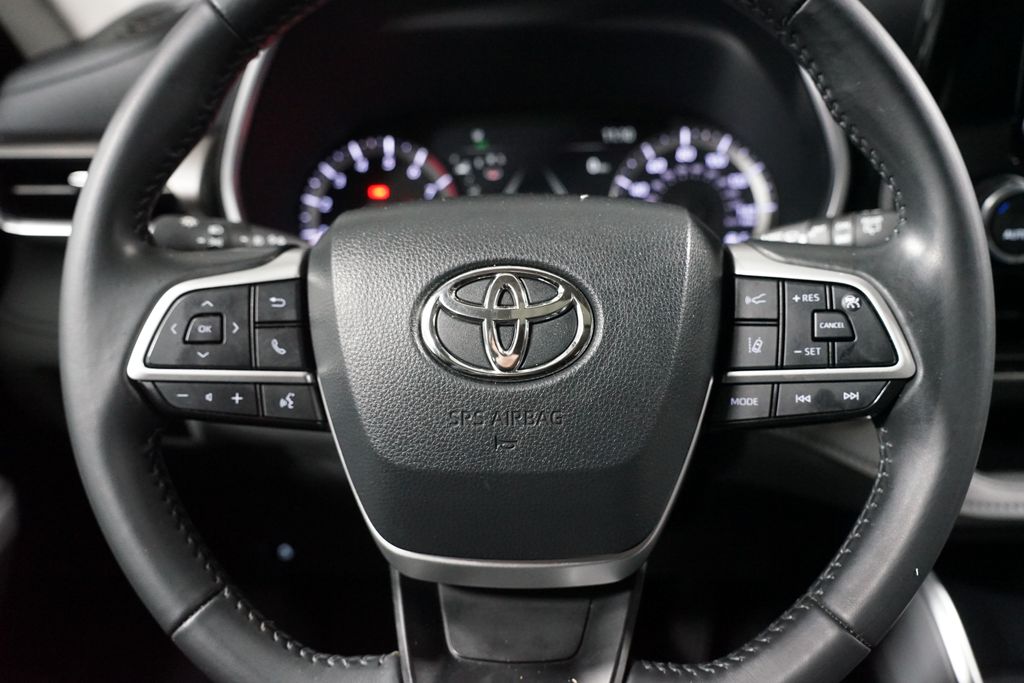 Thumbnail: 2023 Toyota Highlander - 12