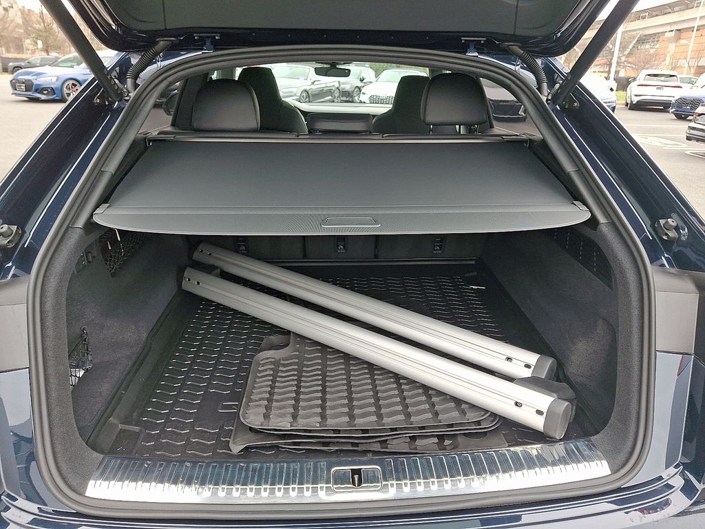 Thumbnail: 2026 Audi RS Q8 - 28